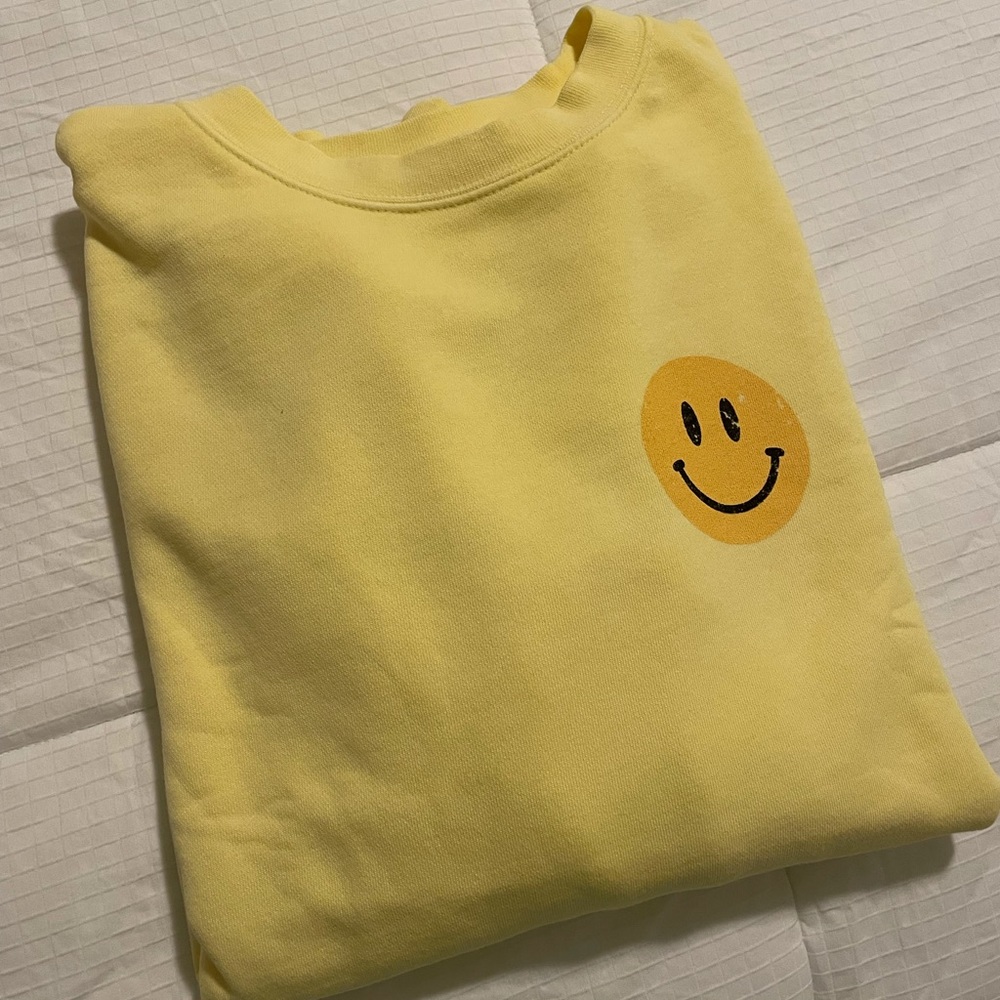 Living Fully Co Mallory Ervin smiley sweatshirt M